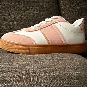 Girls size 2 tenn shoes